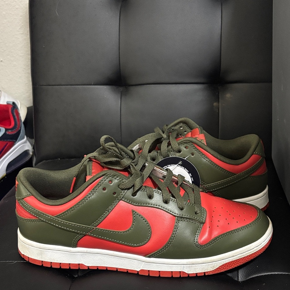 Nike Men's Green and Red Sneakers